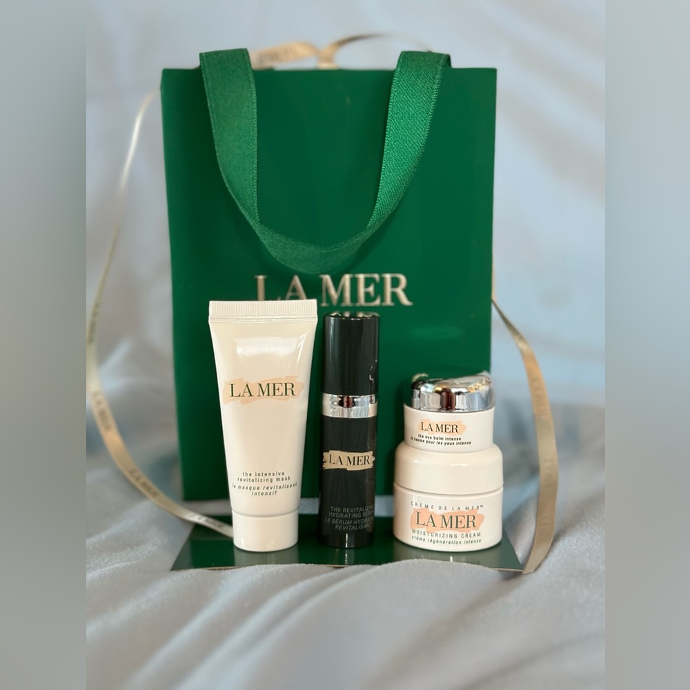 SOLD!  LA MER 4 pc gift set + paper bag
